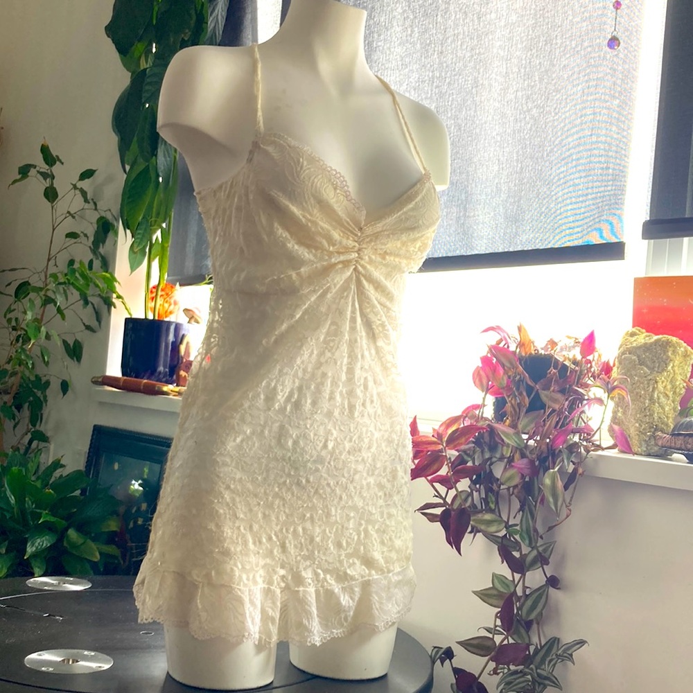 ELEGANT LACE MINI DRESS